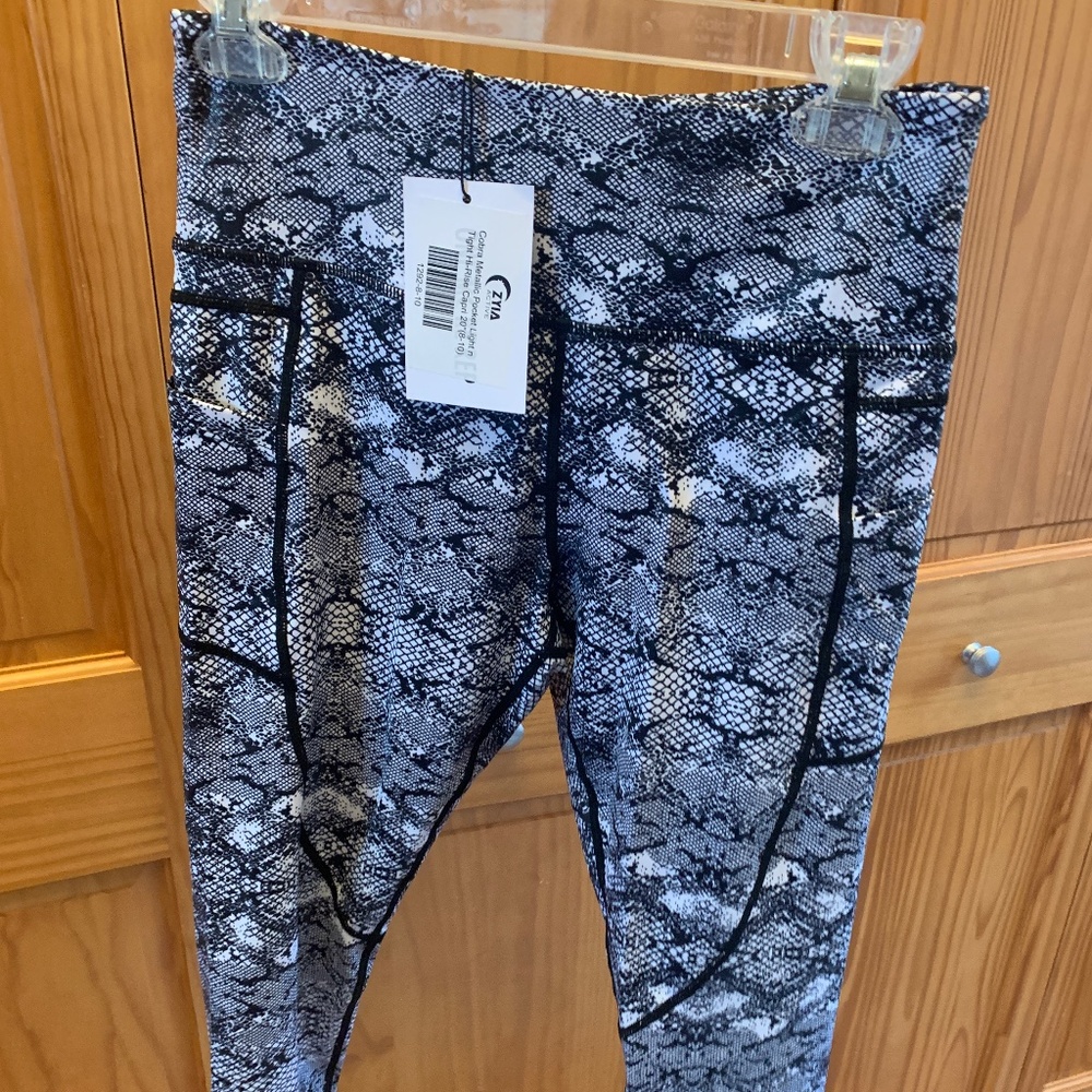 Zyia light n tight legging